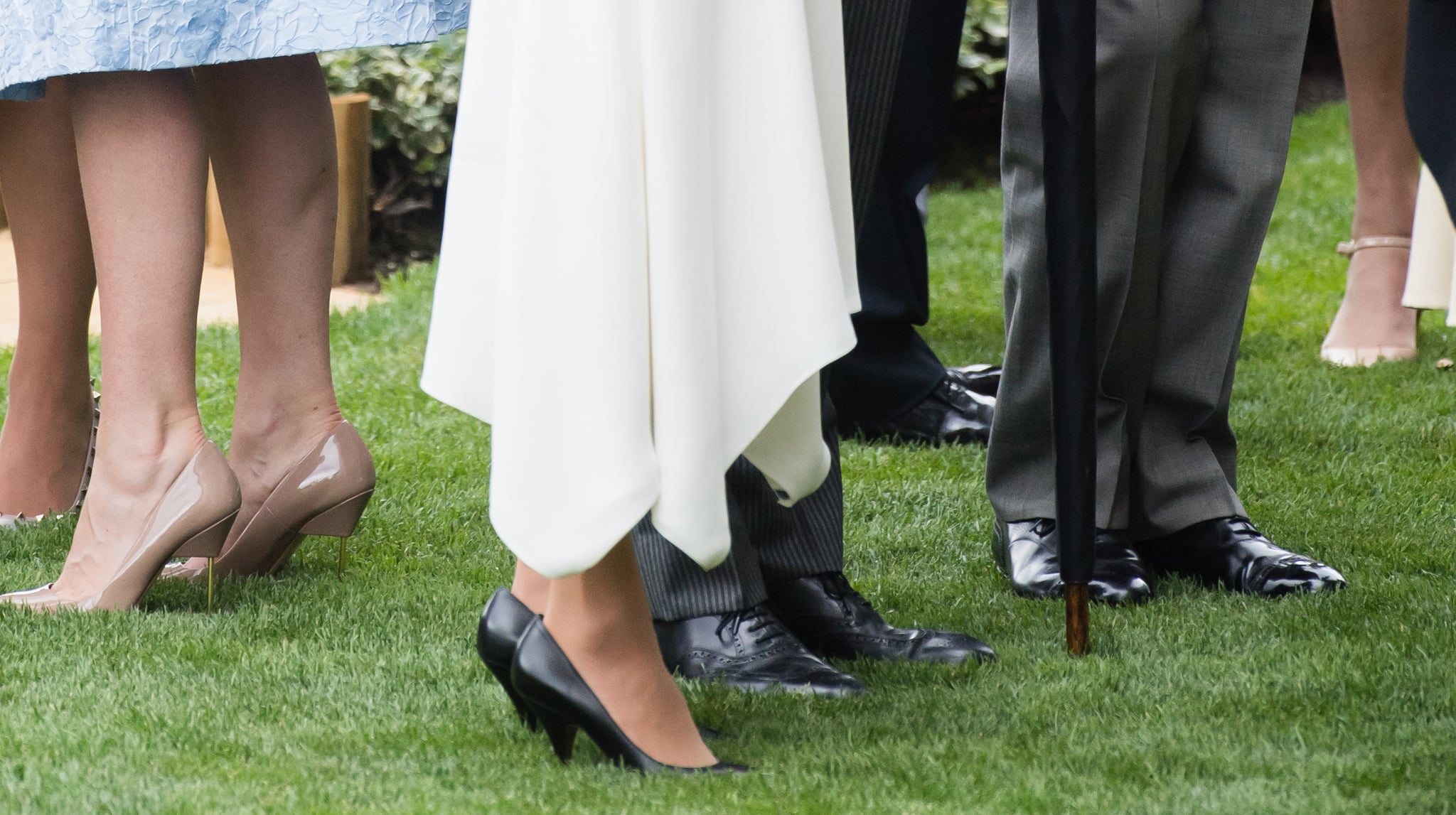 Meghan markle black discount heels