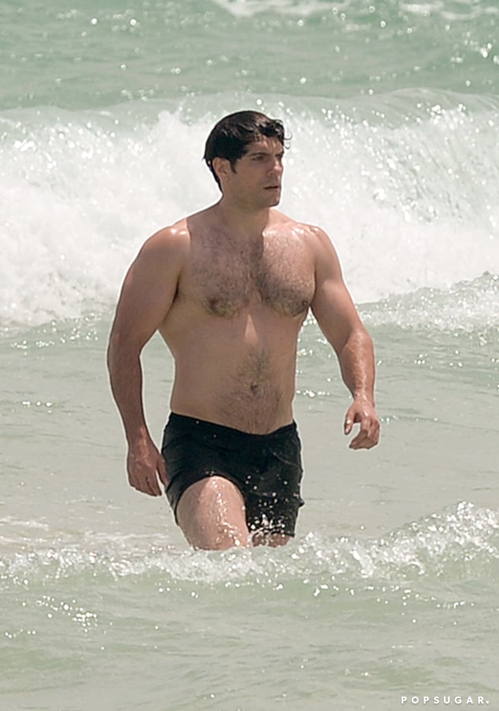 MARS ATTACKS (1995) - Les Chroniques du Mea Henry-Cavill-Shirtless-Miami-August-2016