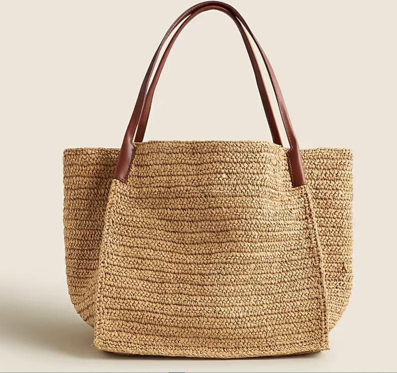A Foldable Straw Bag
