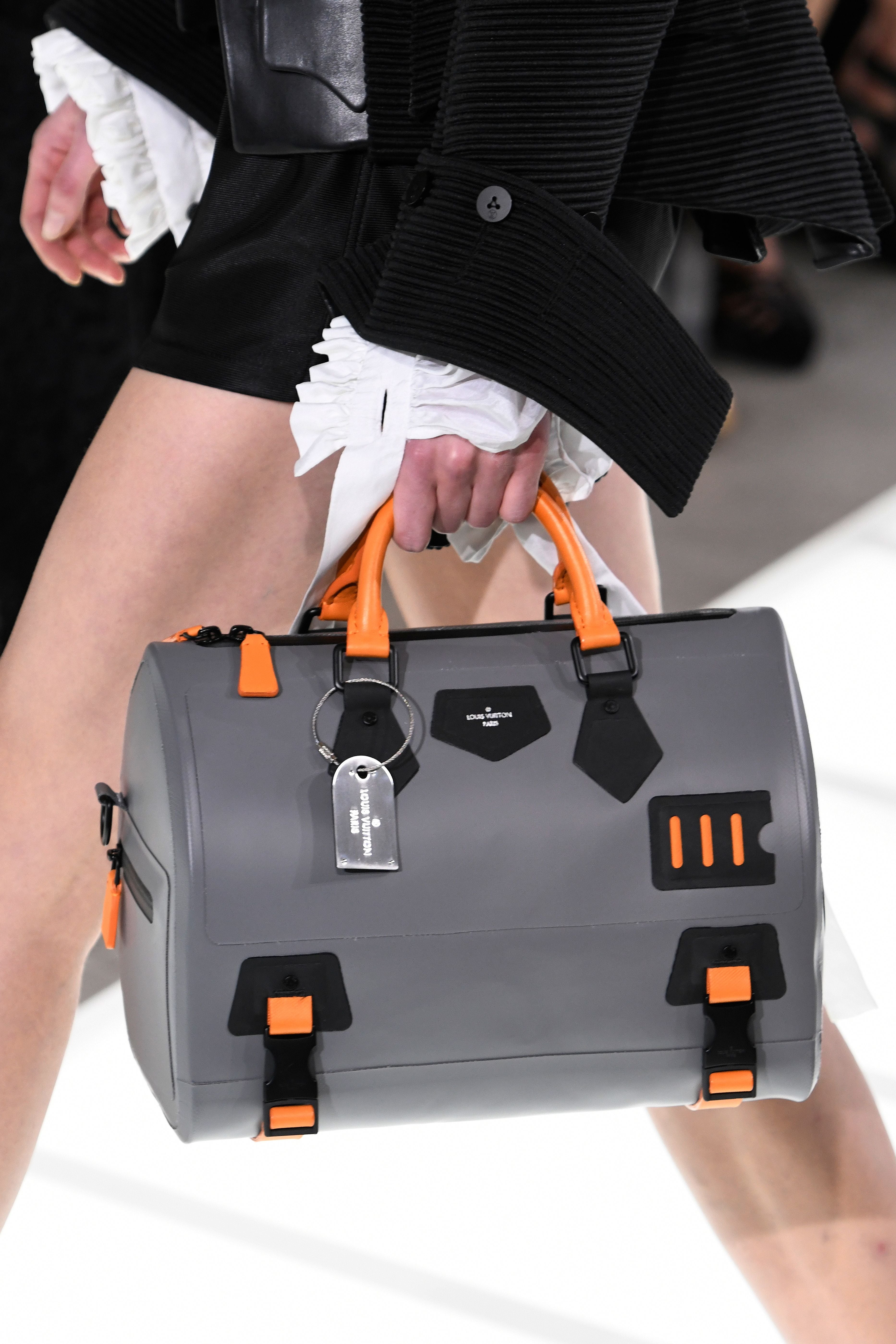 Sofia Vergara in Speedy Monogram Louis Vuitton bag, classiic
