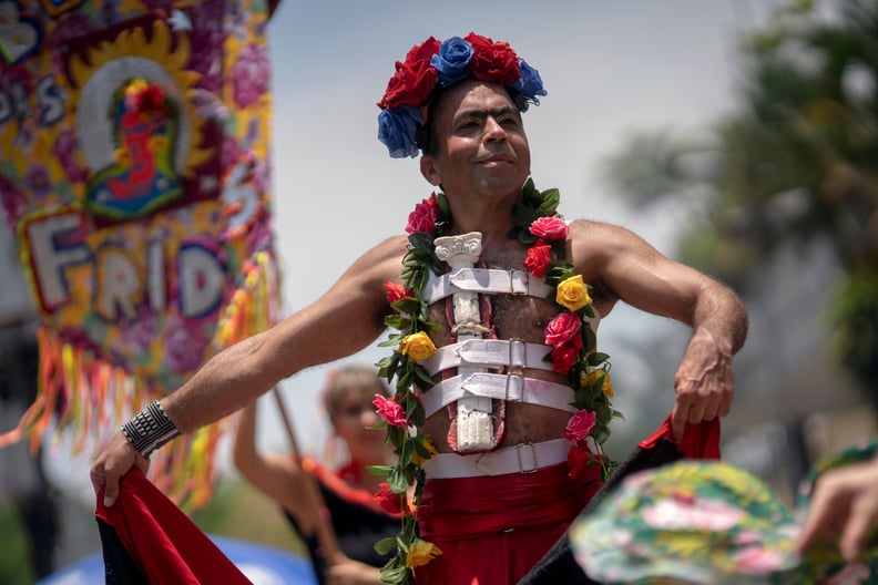 A reveller dressed as Mexican artist Frida Kalho takes part in the street carnival parade of the Bloco das Fridas at the XV Square in Rio de Janeiro, Brazil, on January 5, 2019, during the unofficial opening of the 2020 Carnival. (Photo by Mauro PIMENTEL 