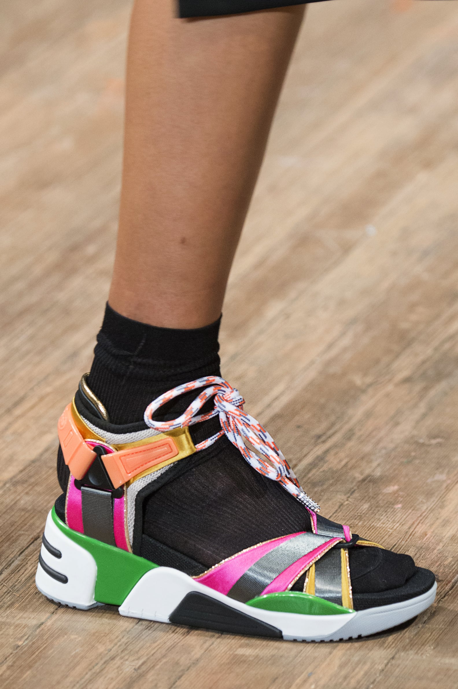 trendy womens trainers 2018