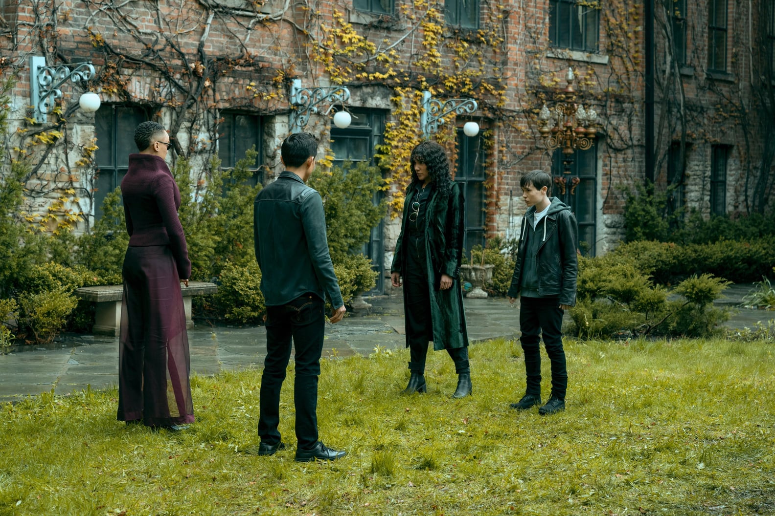 The Umbrella Academy Season 3 Ending, Explained POPSUGAR Entertainment