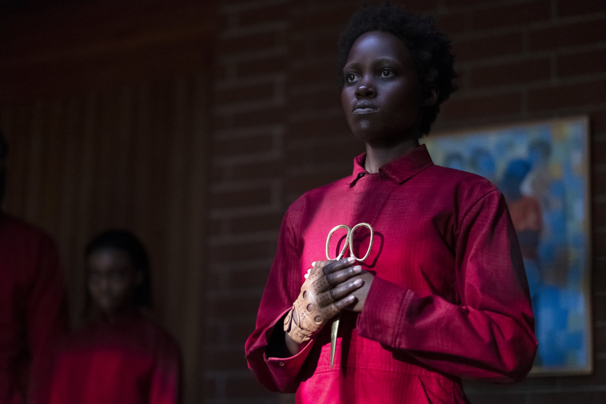 Adelaide Wilson doppelgänger Red (Lupita Nyong'o, foreground) and Zora Wilson doppelgänger Umbrae (background, left) in 