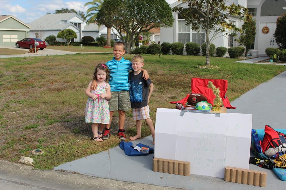 Boy Sets Up a Free Toy Stand For Kids in Need