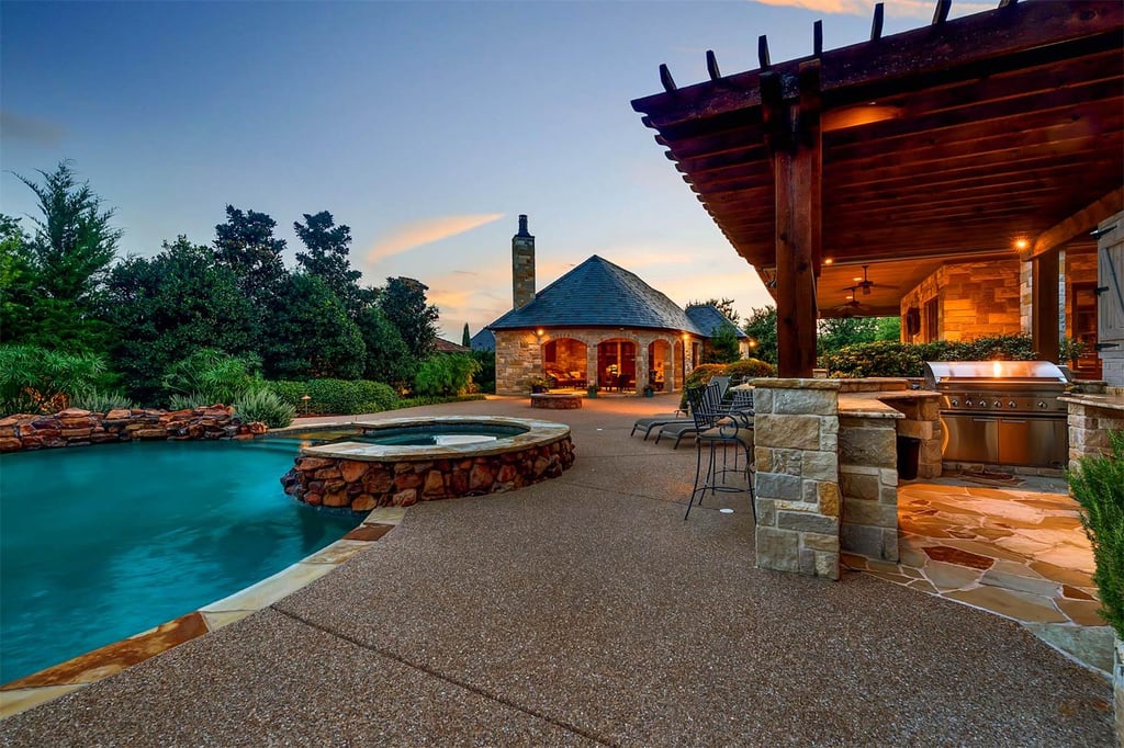 Selena Gomez Selling Her Texas Mansion