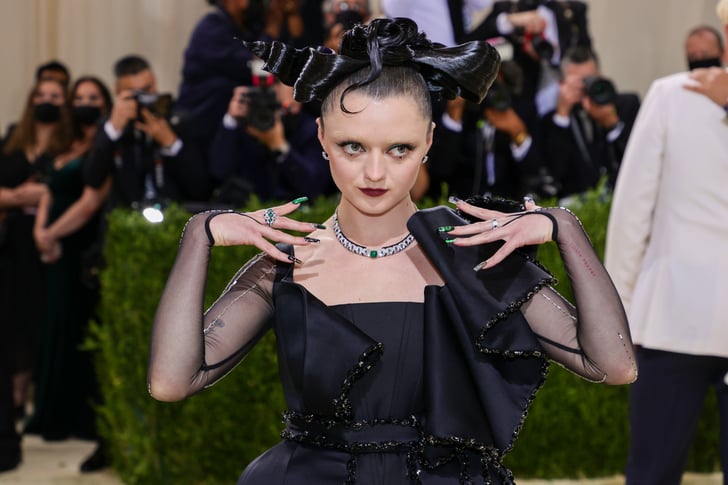 Maisie Williamss Gothic Green Manicure Met Gala 2021 The Best And