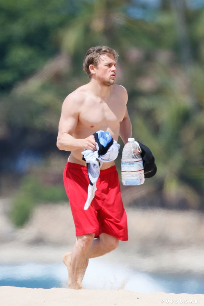 Shirtless-Charlie-Hunnam-Hawaii-Pictures