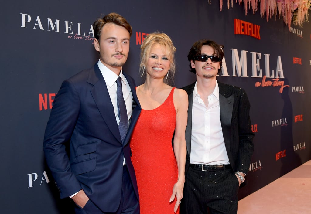 帕梅拉·安德森和她的儿子们在《帕梅拉爱情故事》首映式上