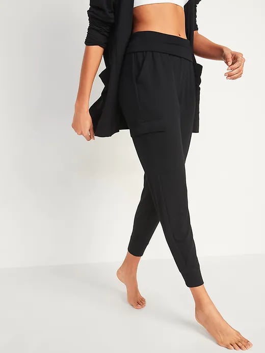 Old Navy Mid-Rise Live-In Cargo Jogger Sweatpants