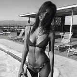 Emily Ratajkowski's Bikini Top Doesn't Match Her Bottom - and That's Why We Love It