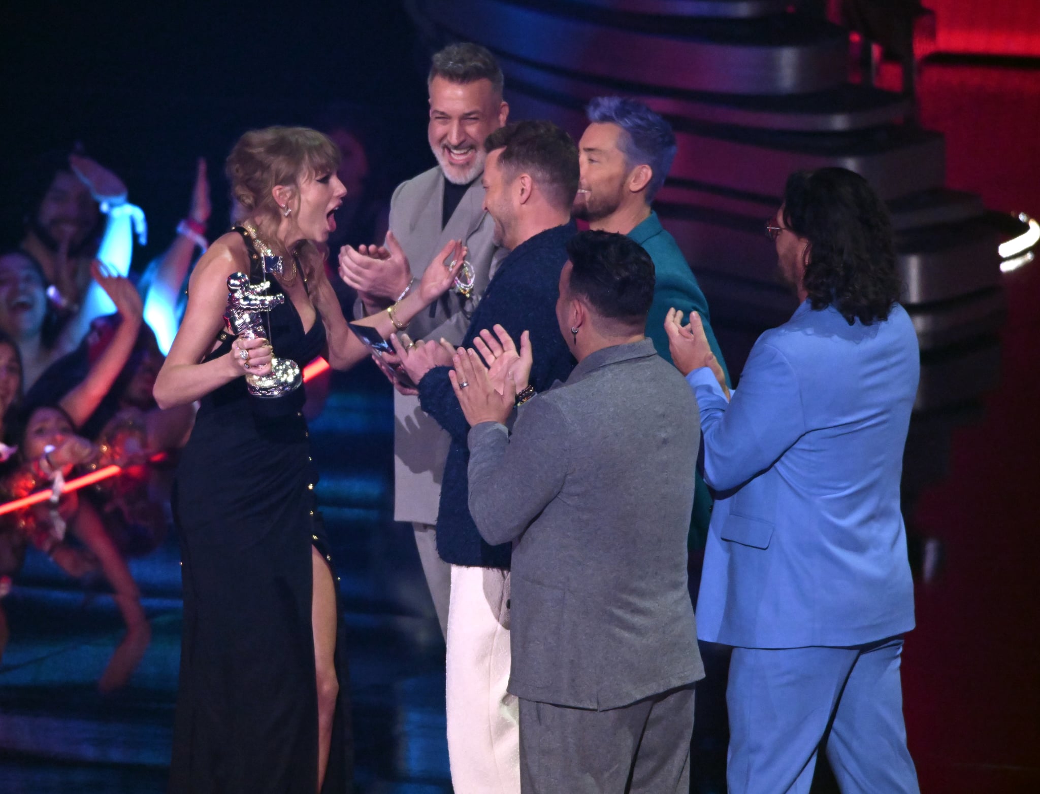 NEWARK, NEW JERSEY - SEPTEMBER 12: Taylor Swift accepts the Best Pop award for 