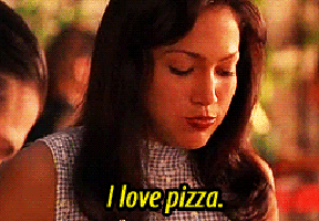 当她展示了爱吃披萨