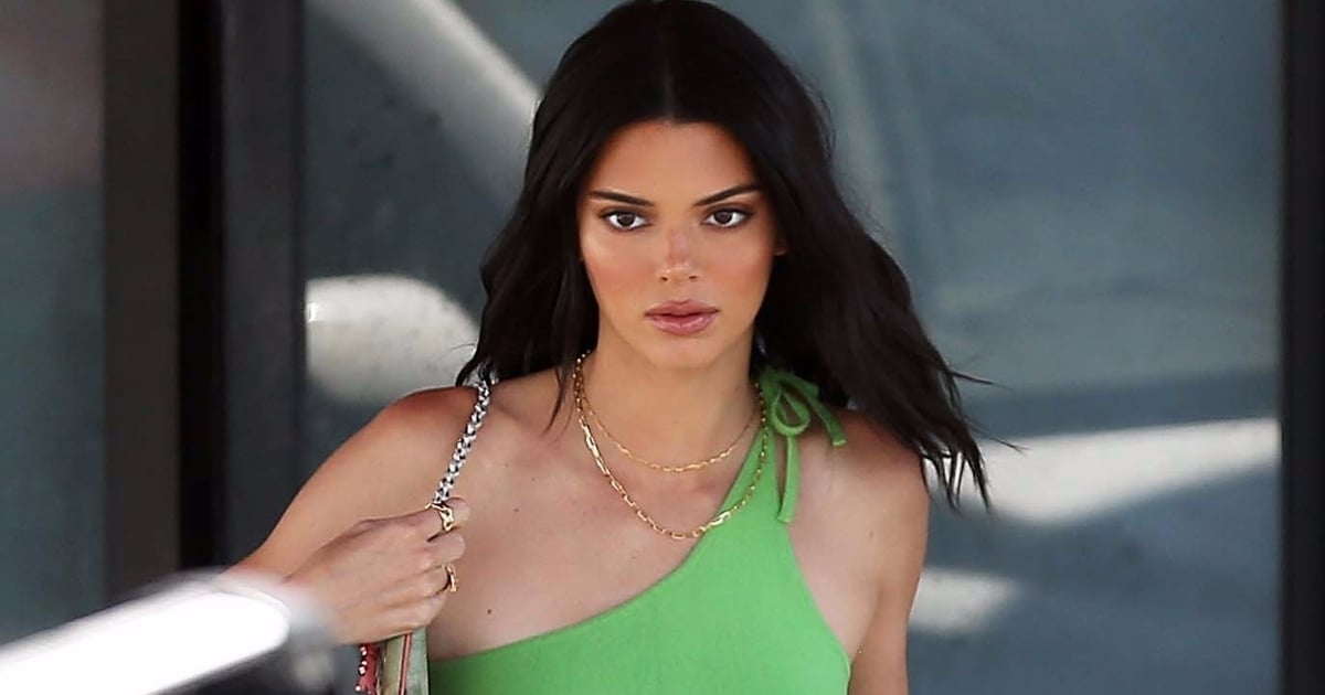 Kendall jenner on sale gold necklace