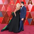 凯莉•瑞帕和马克Consuelos亲吻,就像没人看奥斯卡颁奖典礼