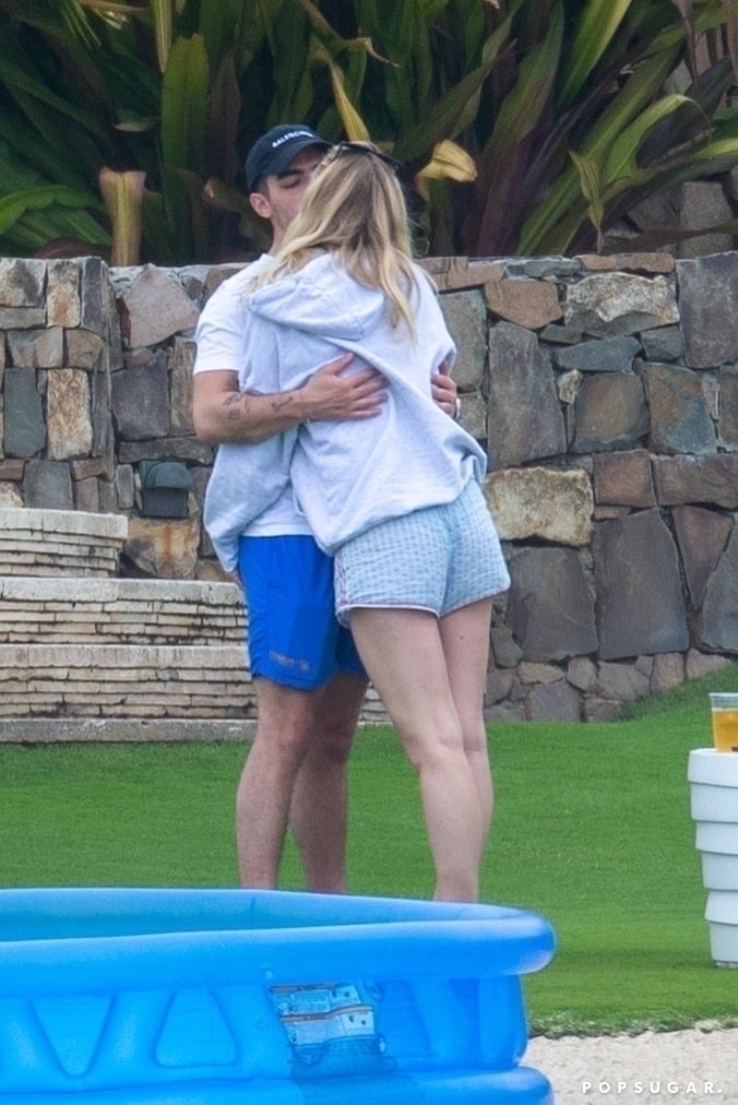 Joe Jonas and Sophie Turner Kissing in Cabo San Lucas Photos