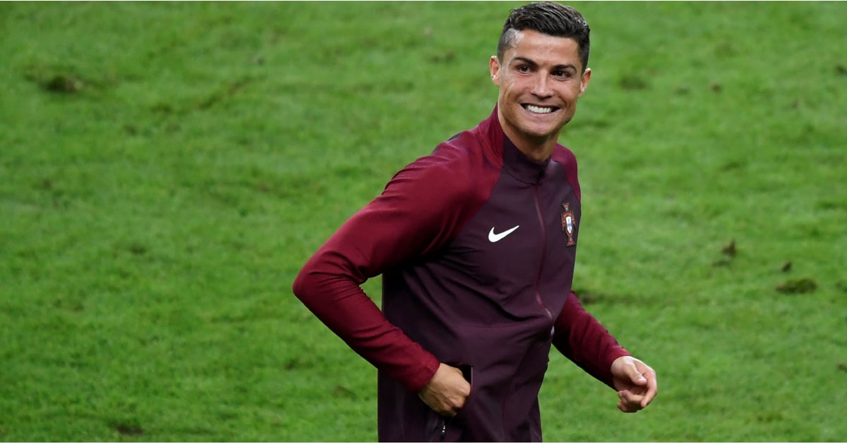 How Much Money Does Cristiano Ronaldo Make? POPSUGAR Latina How Much Money Does Cristiano Ronaldo Make? POPSUGAR Latina