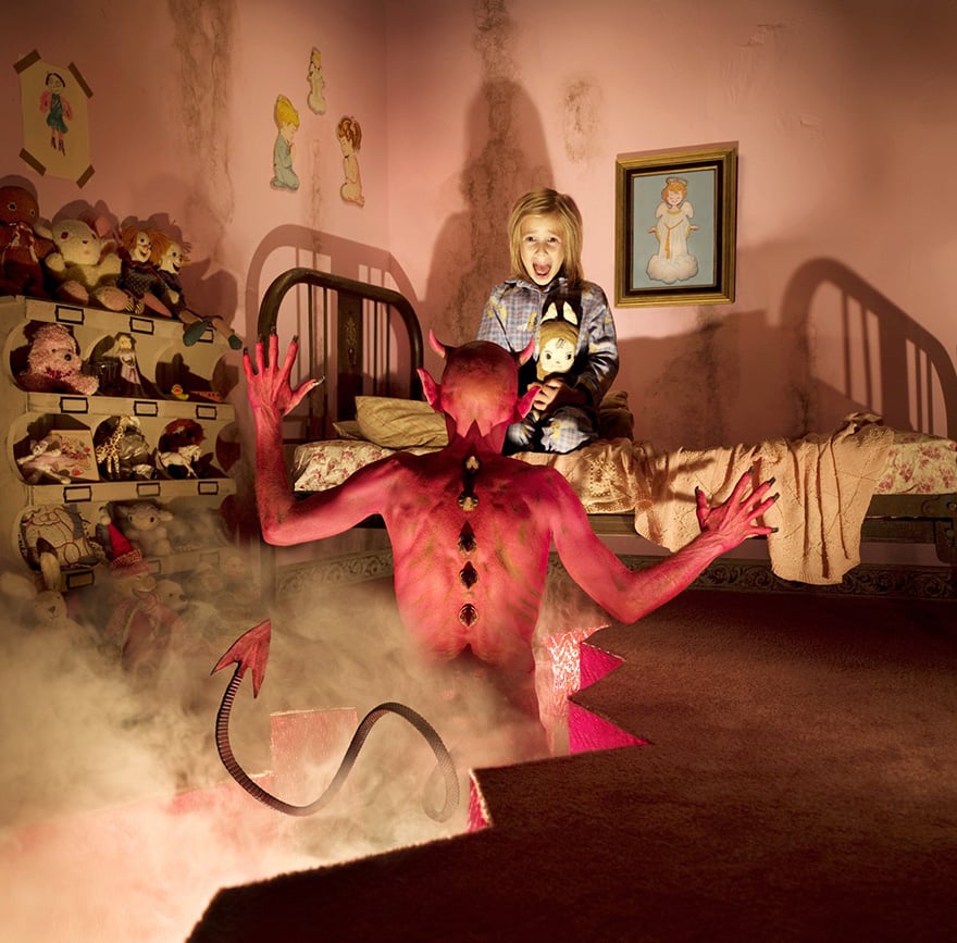 Little Girls Appear in Dad's Creepy Horror Photography
