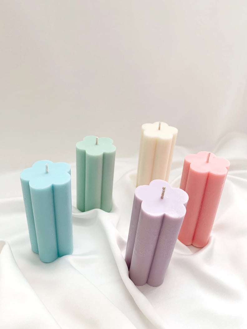 A Playful Candle: Daisy Pillar Candle