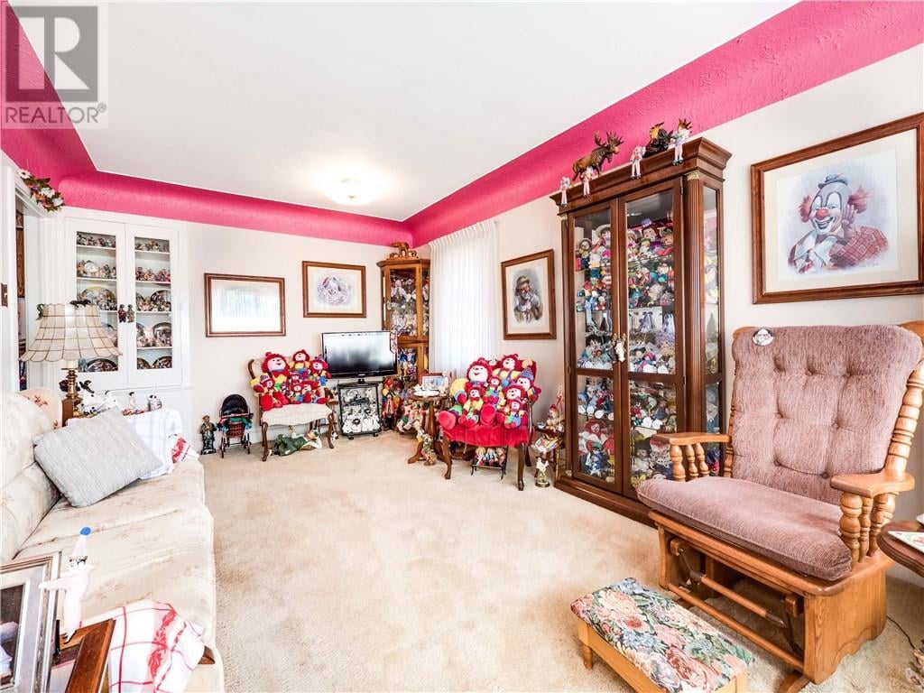 Ontario House For Sale With Clowns