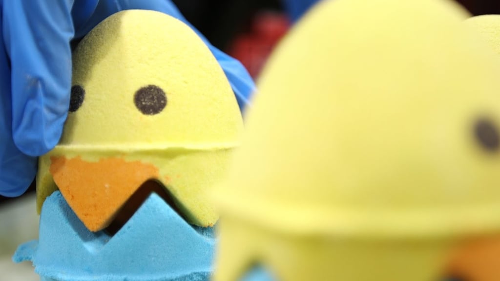 Lush How It’s Made: Chick ‘N’ Mix Bath Bomb