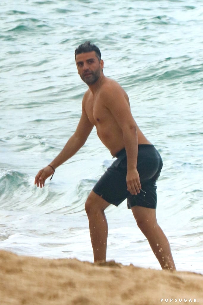 Oscar Isaac Shirtless in Hawaii Pictures March 2018