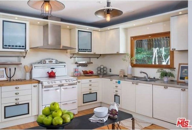Johnny Galecki Sells Hollywood Hills Home