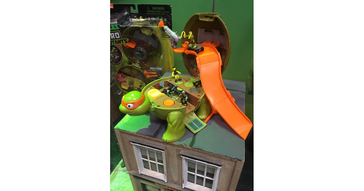 Teenage Mutant Ninja Turtles Micro Michelangelo Skate Park Pet to Turtle Playset 