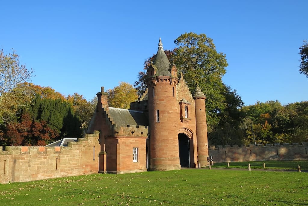 majestic Ayton gatehouse