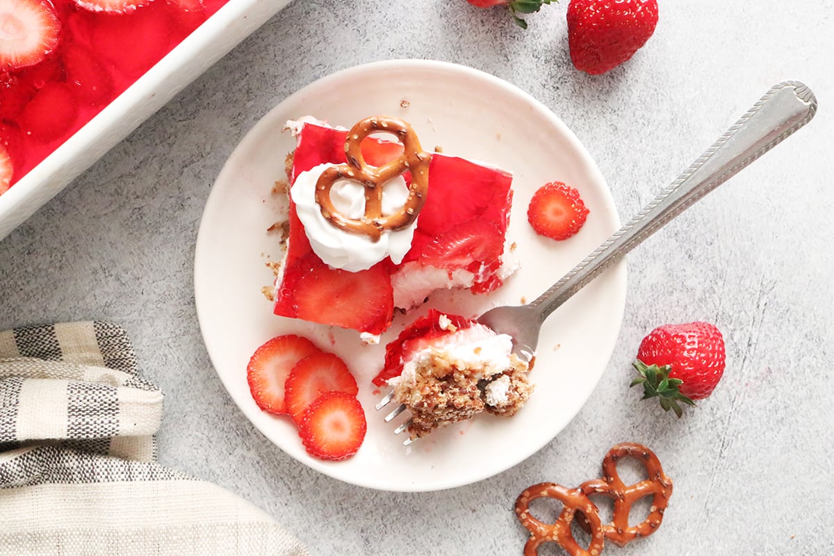 Strawberry pretzel salad