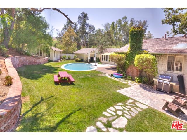 Drake Buys Hidden Hills Home