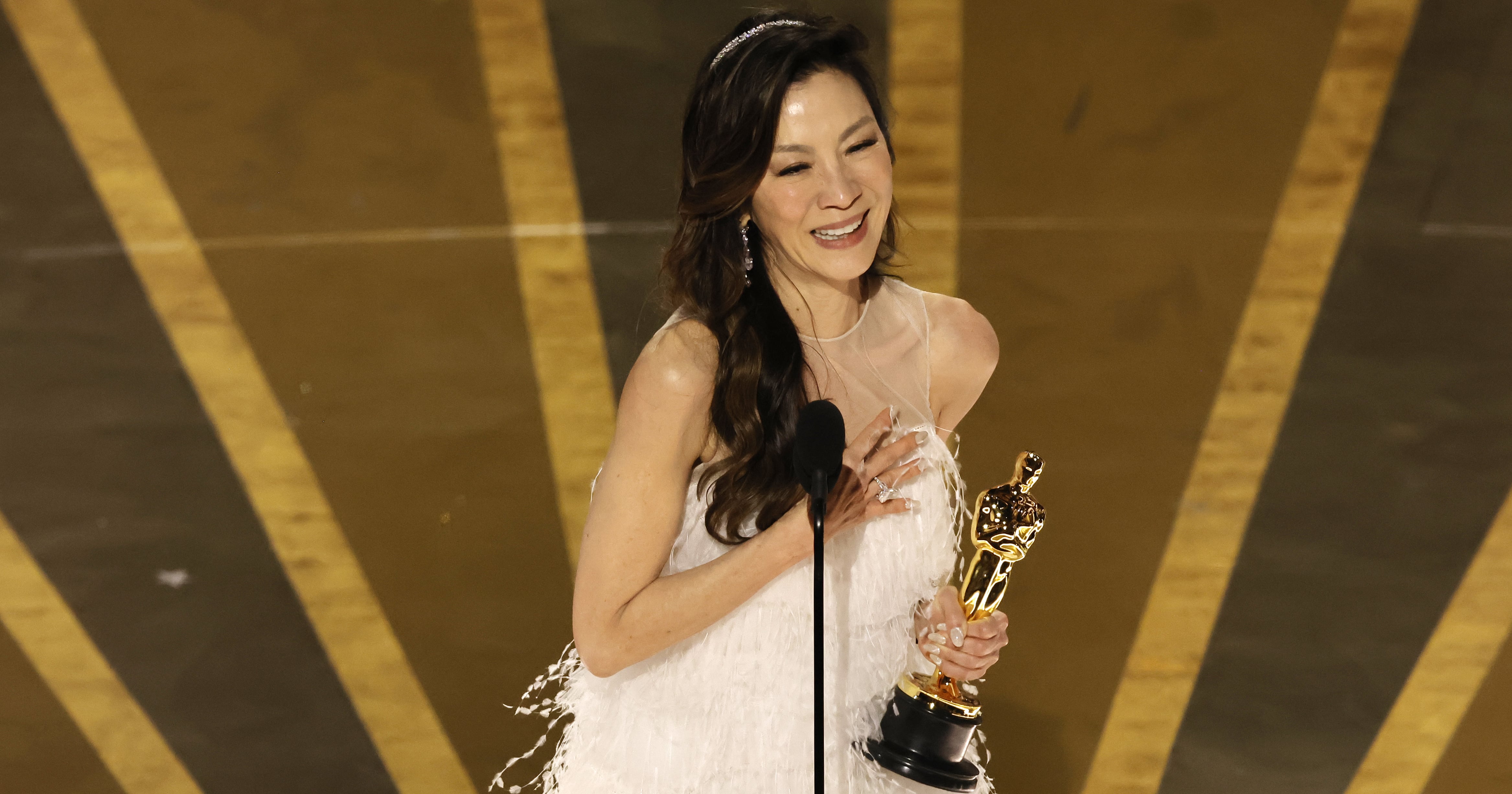 Michelle Yeoh Wins Best Actress at 2023 Oscars | PS Entertainment