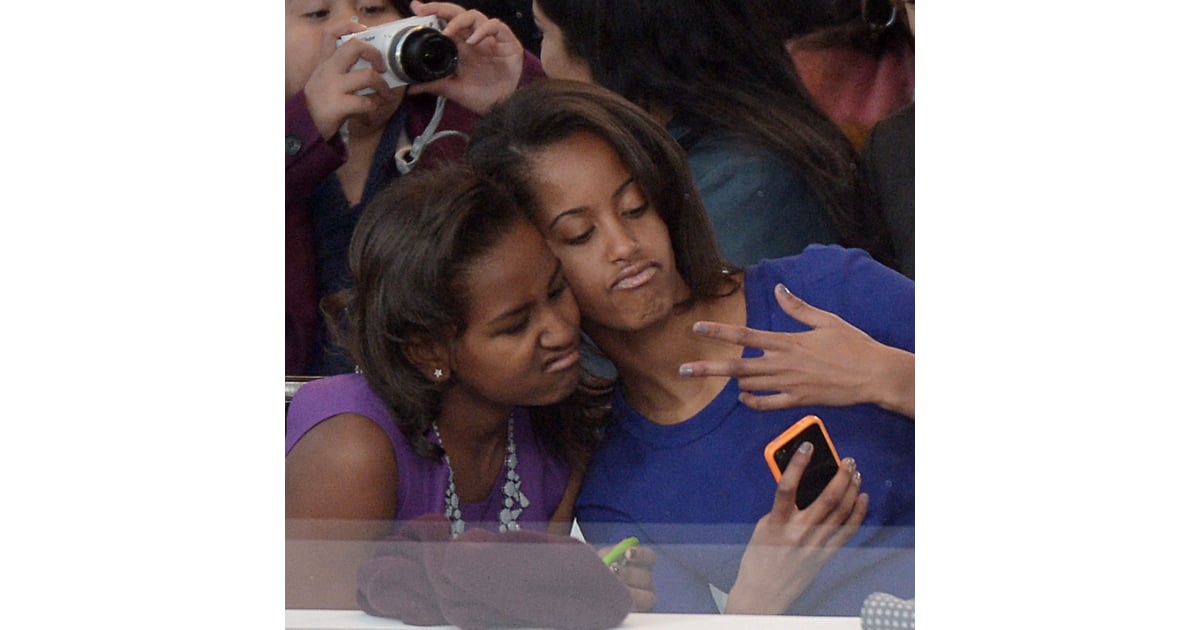 Sasha And Malia Obama Meet Ryan Reynolds Video Popsugar Celebrity