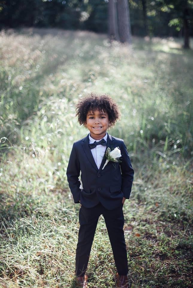 Moms Do a Wedding Photo Shoot With Kids