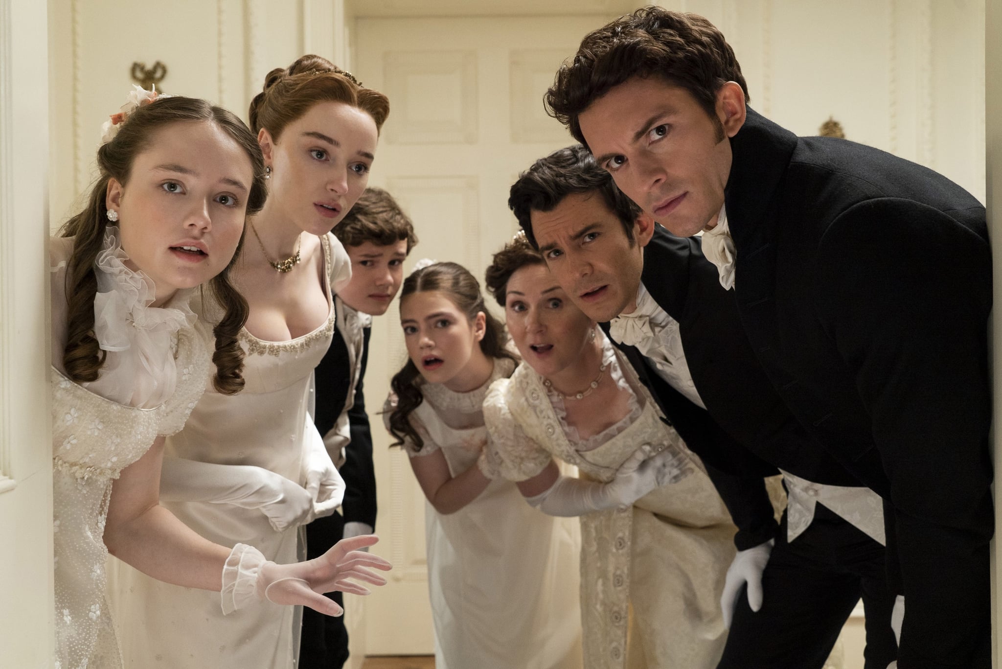 BRIDGERTON, from left: Ruby Stokes, Phoebe Dynevor, Will Tilston, Florence Hunt, Ruth Gemmell, Luke Thompson, Jonathan Bailey, Capital R Rake', (Season 2, ep. 201, aired March 25, 2022). photo: Liam Daniel / Netflix / Courtesy Everett Collection