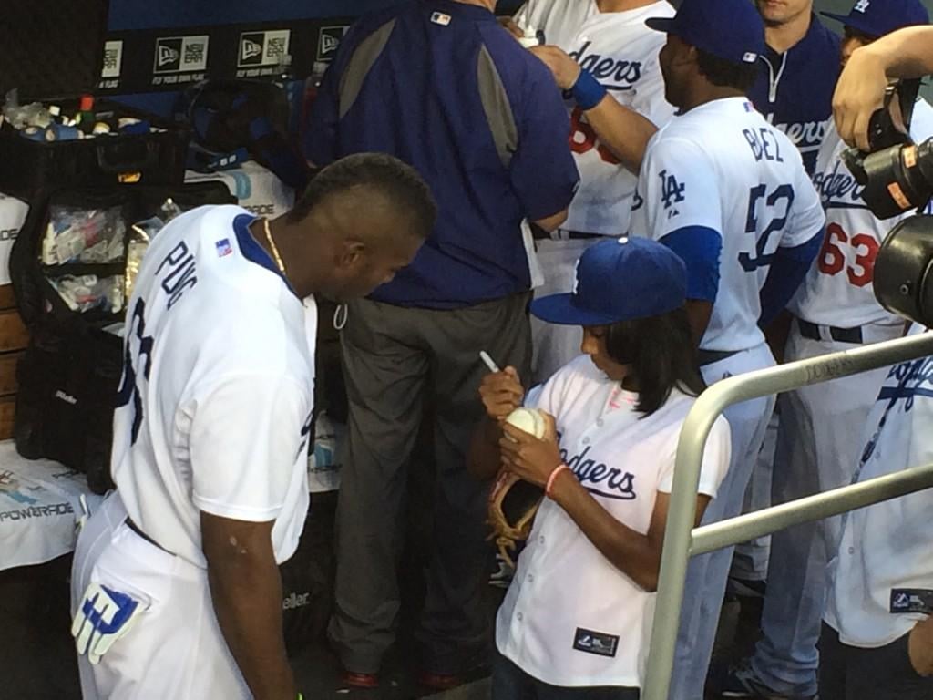 Mo'ne Davis Throws First Pitch at LA Dodgers Game