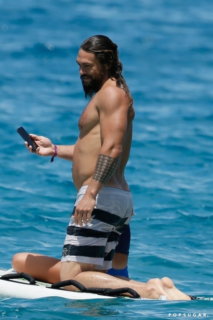 Jason Momoa Shirtless in Hawaii Pictures June 2018
