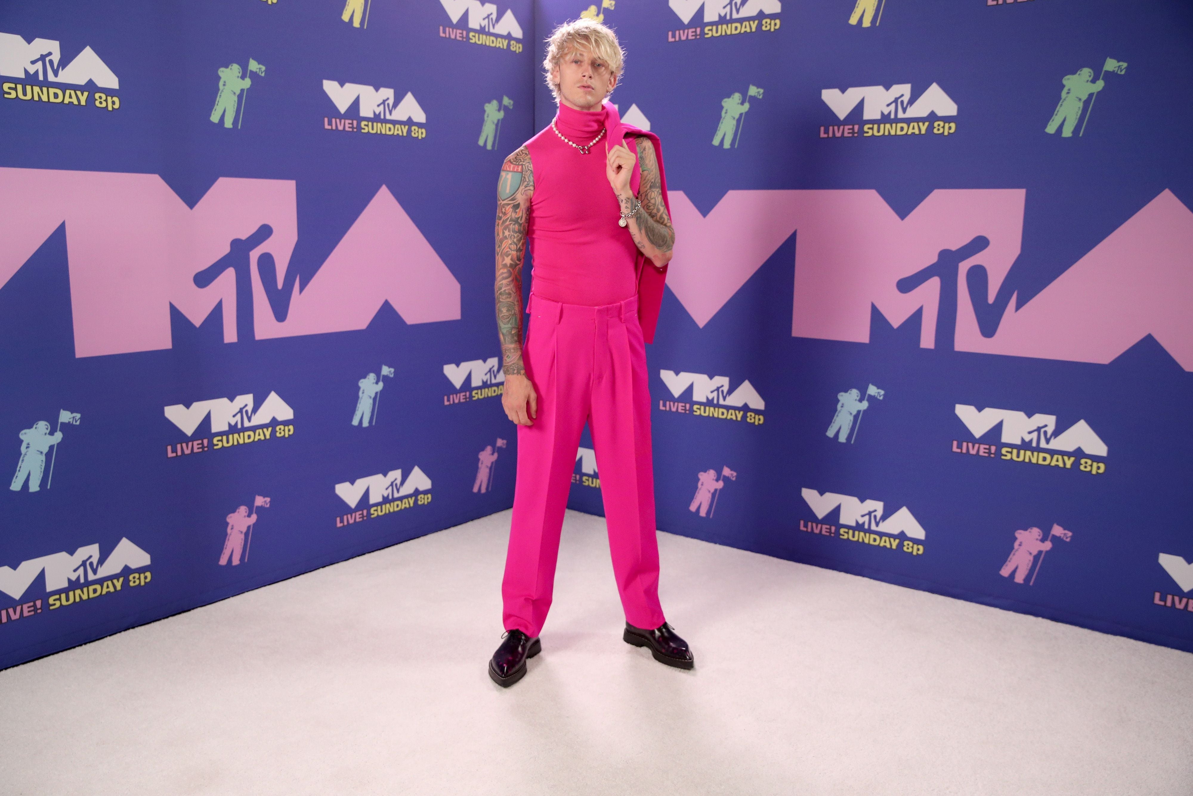 mgk in pink dress Personality aside, Machine Gun Kelly is one of the more interestingly  dressed men in Hollywood. What do you think of his style? : r/popculturechat
