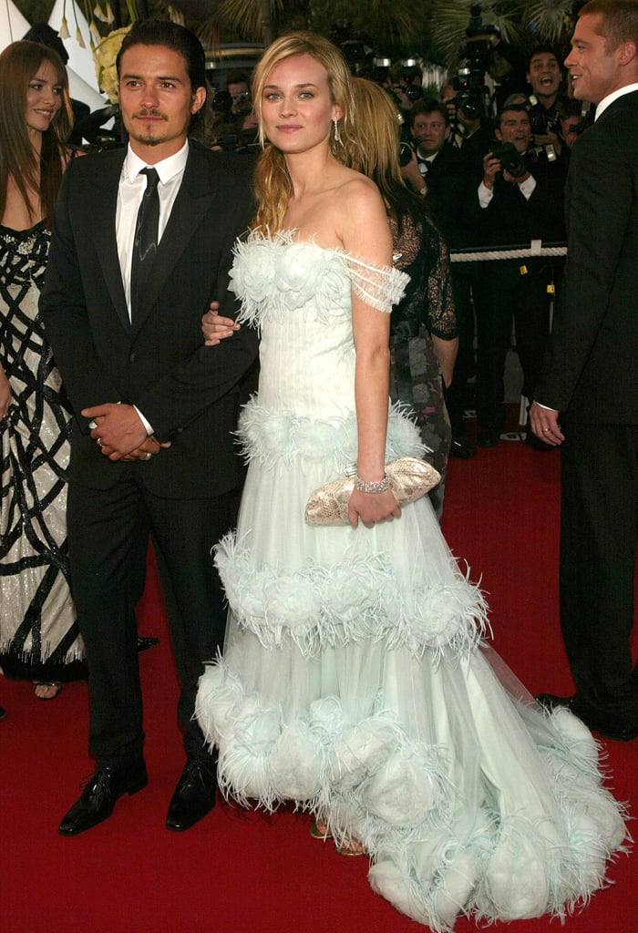 在2004年的特洛伊全球首映,她手挽手在奥兰多·布鲁姆和穿着feather-infused香奈儿高级定制礼服。