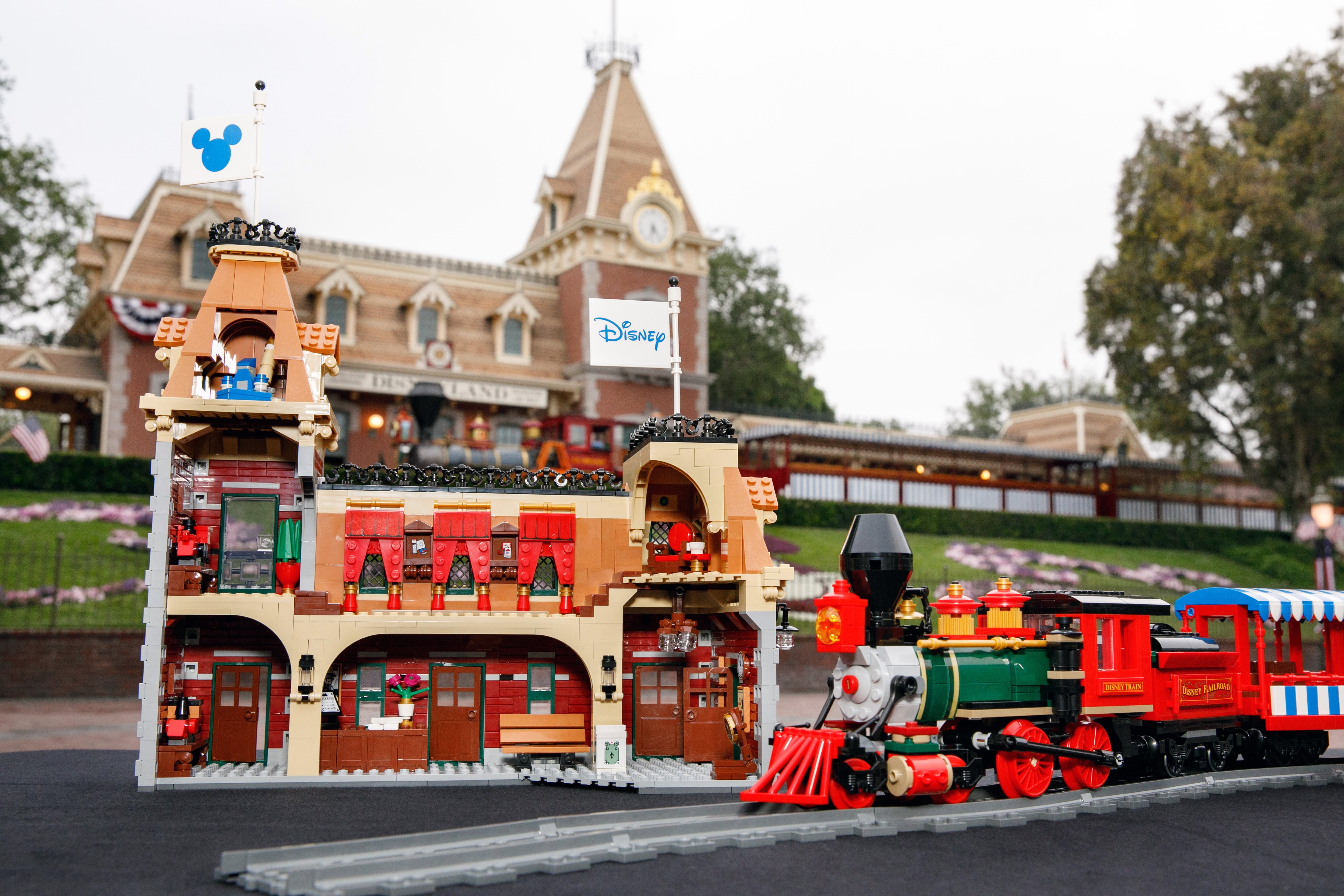 Lego disney train 2019 top