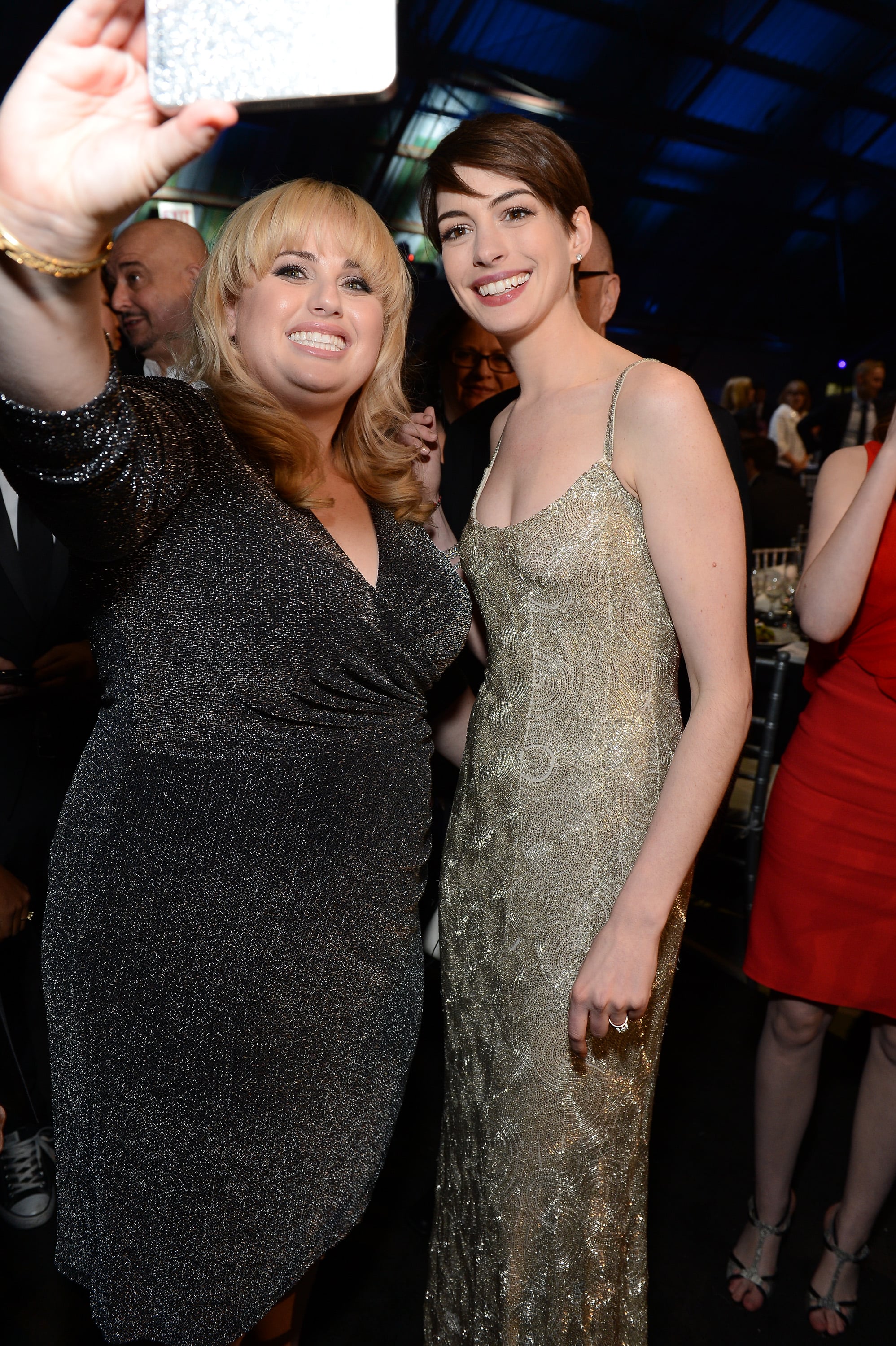 Rebel Wilson And Anne Hathaway Teamed Up For A Picture During The Stars Couldn T Stop Taking Selfies This Year Popsugar Celebrity Photo 52