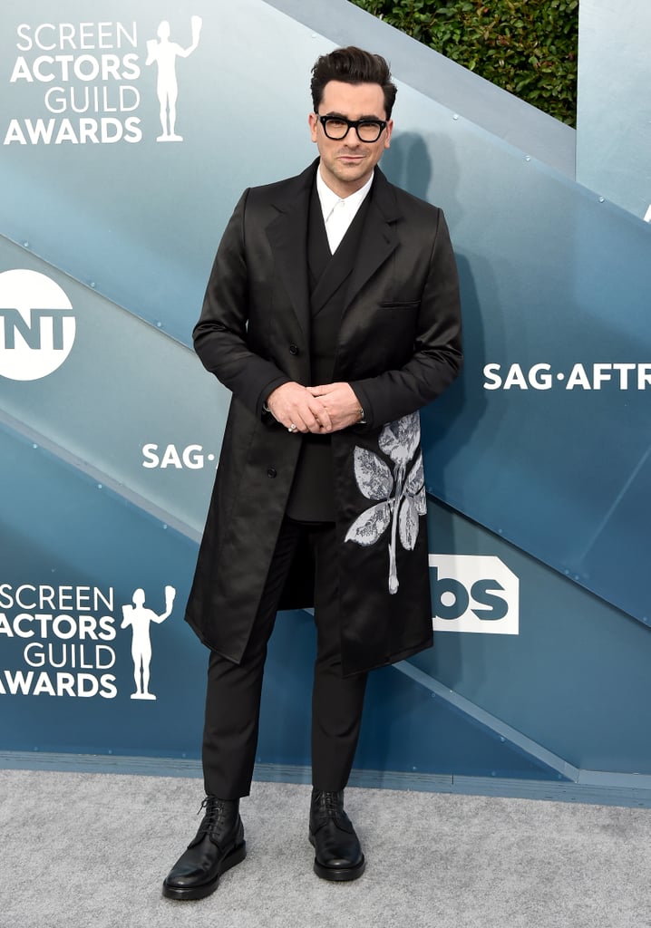 丹·利维在2020年美国演员工会奖上的玫瑰夹克