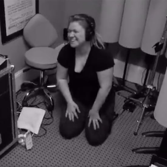 Kelly Clarkson Hitting Wrong Note Video 2017