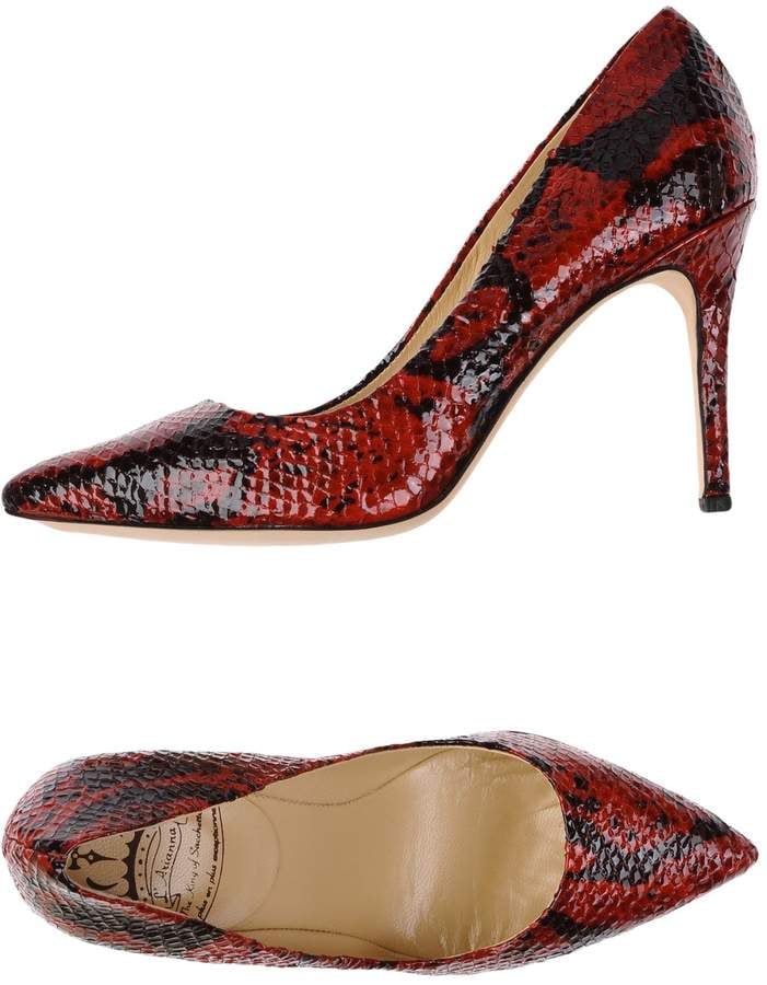 Melania Trump s Red Snakeskin Heels POPSUGAR Fashion UK