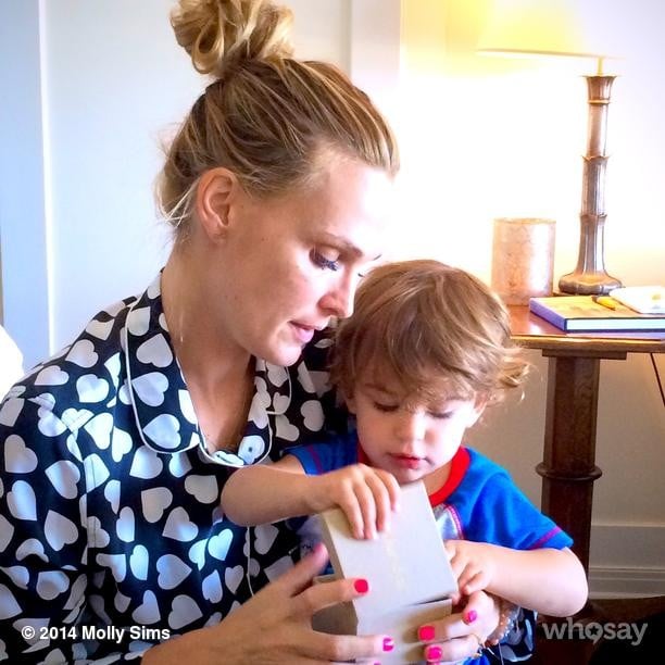 Molly Sims opened up a surprise Mother's Day gift from her son, Brooks Stuber.
Source: Instagram user mollybsims