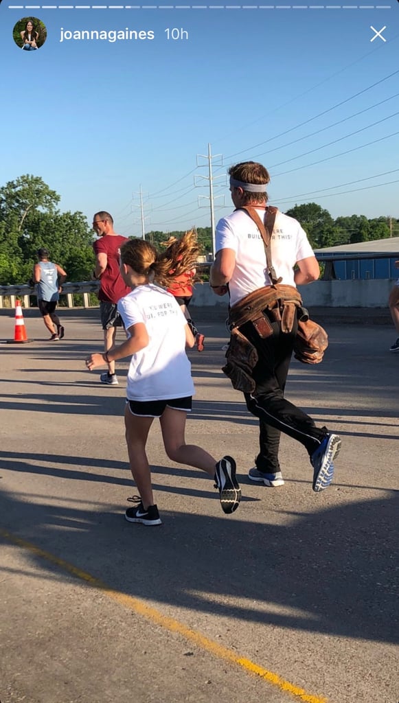 Joanna Gaines Supporting Chip For His First Marathon POPSUGAR Family(01)