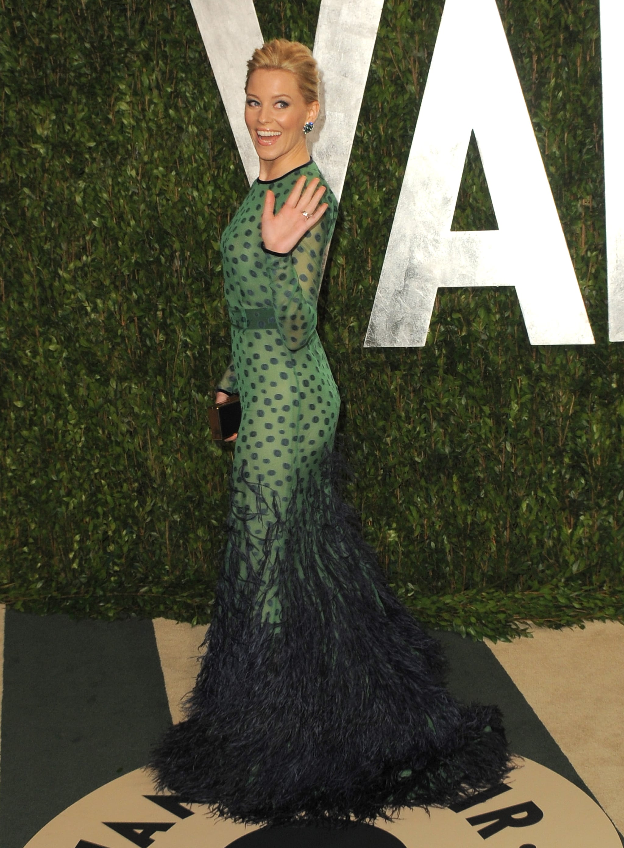 Elizabeth Banks in peacock-inspired Chadwick Bell gown gives a wave on the Vanity Fair carpet.