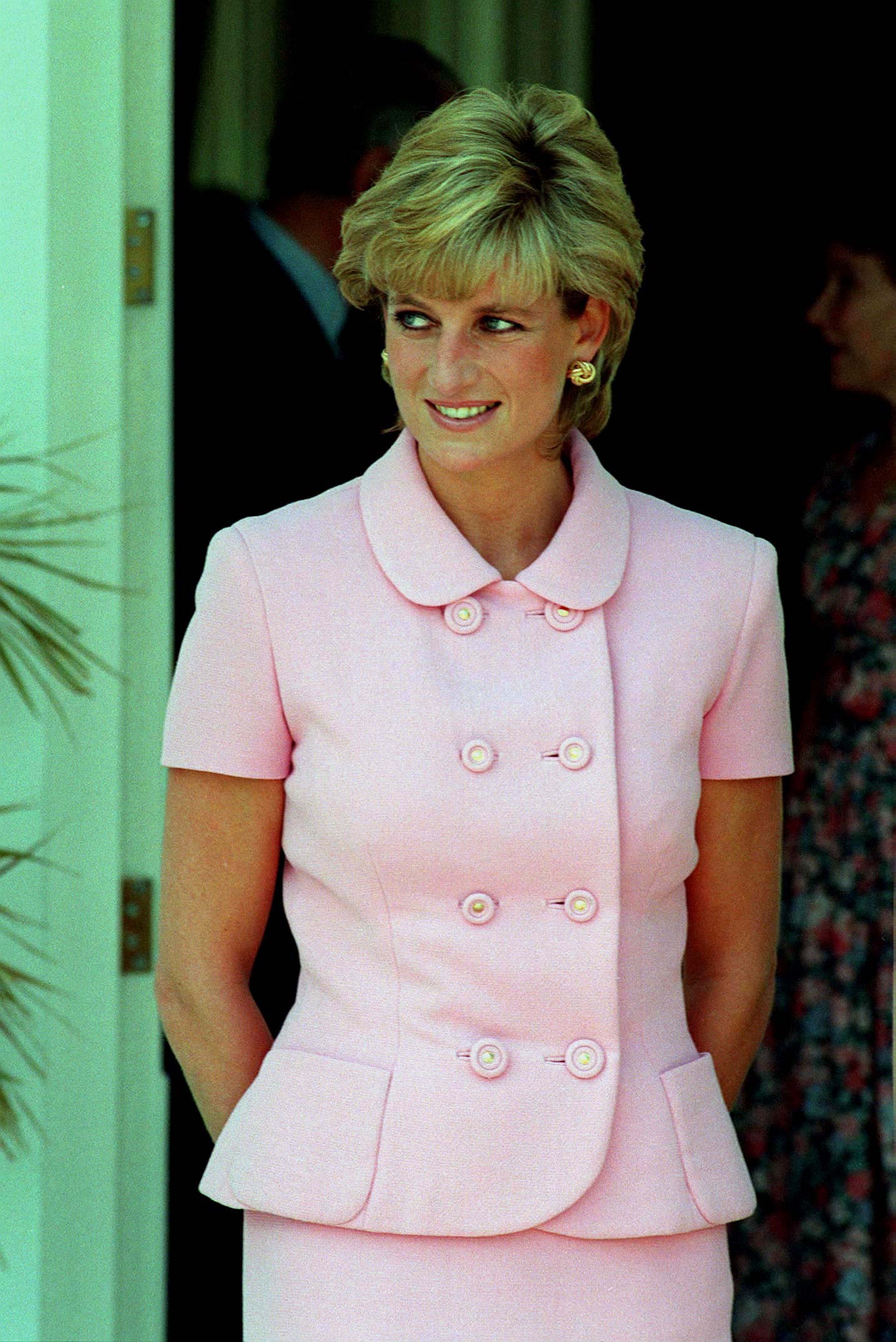 Looking perfectly monochromatic, Diana paired her pink getup with blush lipstick.