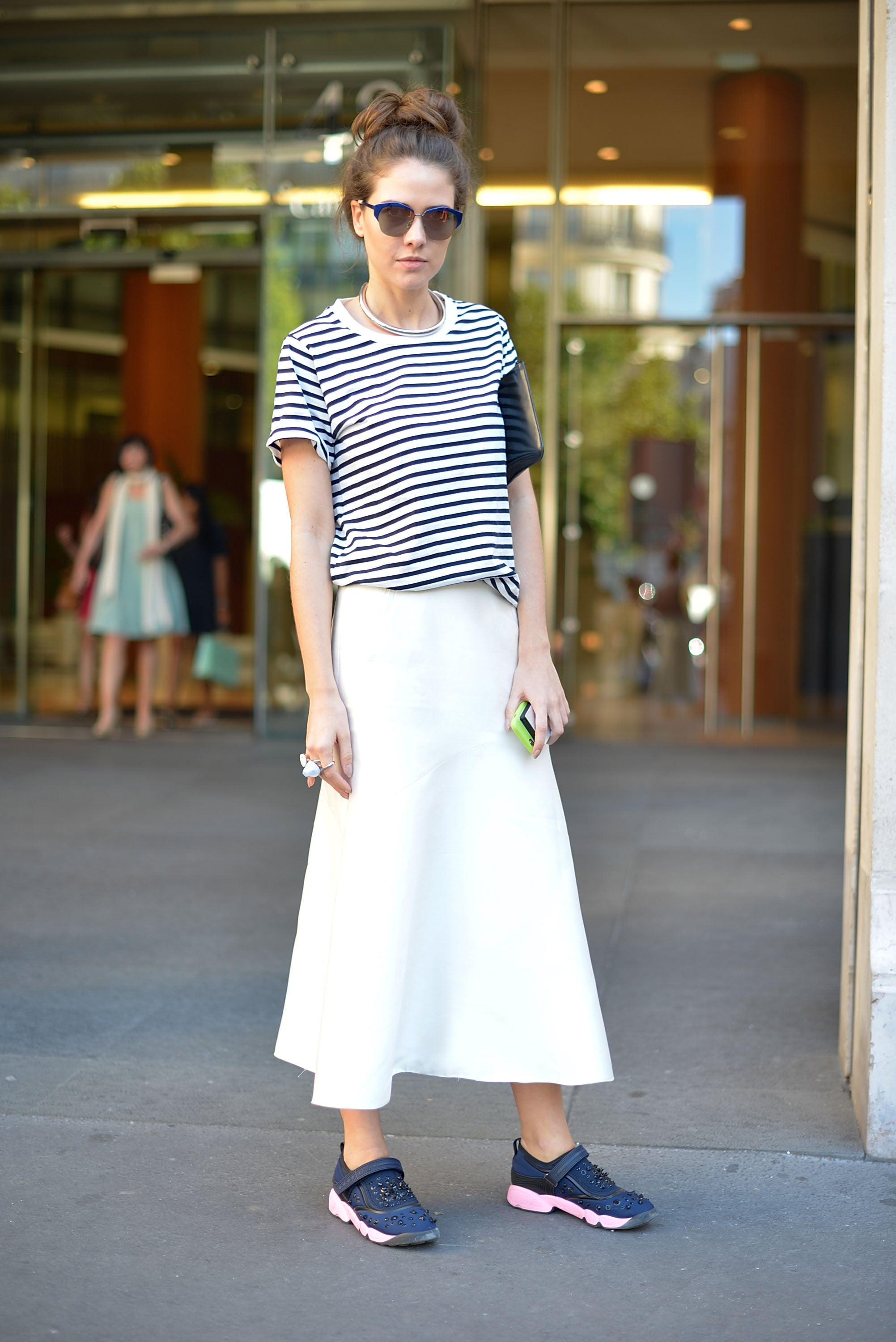 maxi skirt with sneakers outfit