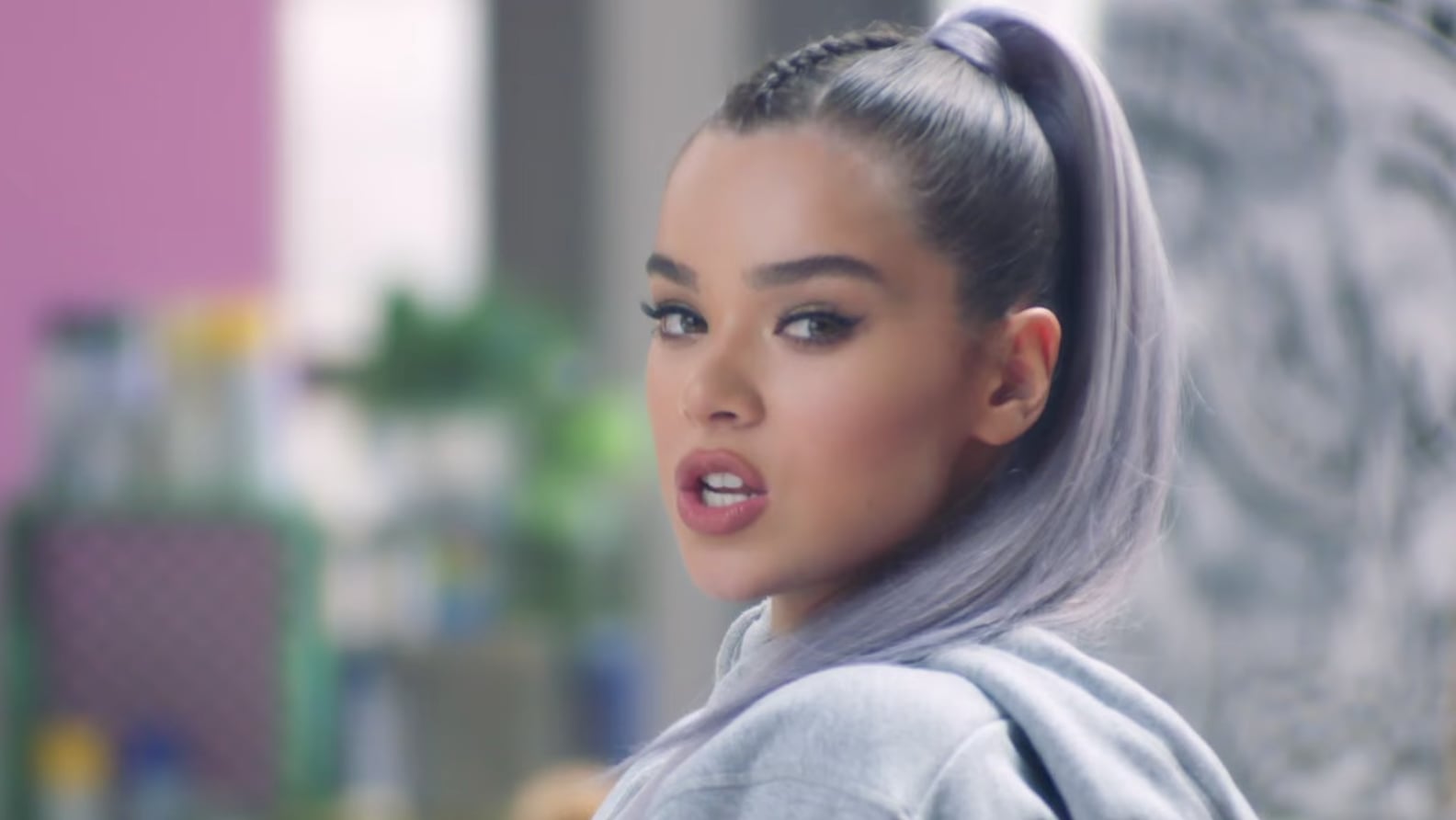 Hailee Steinfeld&rsquo;s &ldquo;Most Girls&rdquo; Video Hair | PS Beauty
